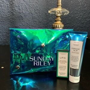 Sunday Riley gift set UFO Treatment Oil Mini and ceramic slip